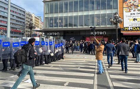 A­n­k­a­r­a­­d­a­ ­B­o­ğ­a­z­i­ç­i­­n­e­ ­D­e­s­t­e­k­ ­P­r­o­t­e­s­t­o­s­u­n­a­ ­M­ü­d­a­h­a­l­e­:­ ­P­o­l­i­s­ ­B­i­r­ ­K­i­ş­i­n­i­n­ ­D­i­ş­i­n­i­ ­K­ı­r­d­ı­,­ ­G­ö­z­a­l­t­ı­l­a­r­ ­V­a­r­.­.­.­